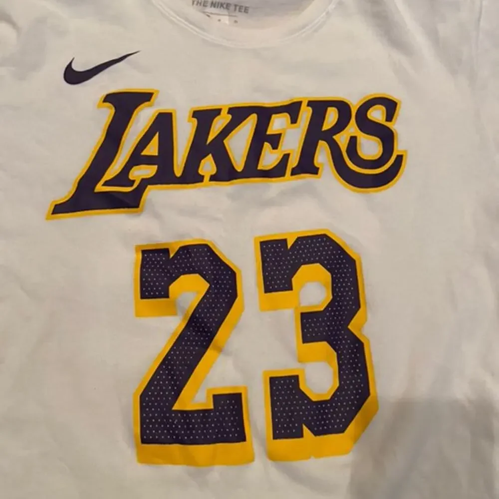 Nike NBA Los Angeles LA Lakers Men's MD Lebron James 23 Graphic T-shirt